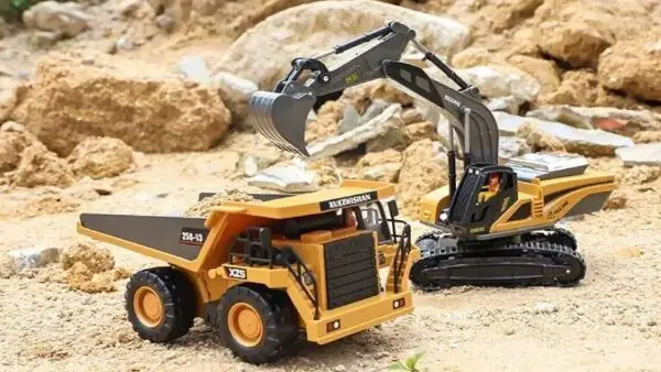 Pelleteuse RC bras déployé haut levage hydraulique simulé chantier