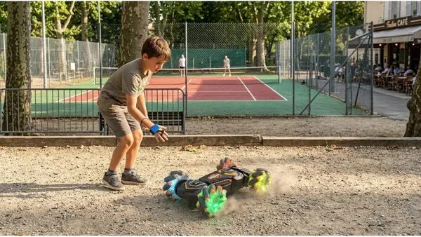 Voiture RC Stunt Bleu châssis torsion en X articulé cascade indoor