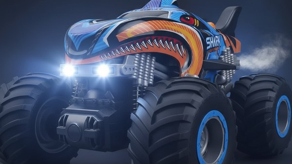 Gros plan sur la mâchoire ouverte et les dents pointues du Shark RC
