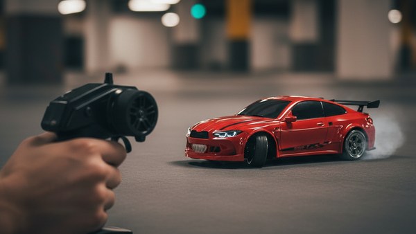 RC DRIFT BMW Serie 4 rouge — pilotage radio 2.4 GHz