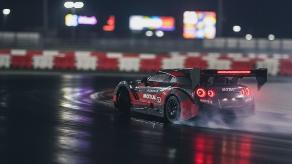 Nissan GT-R Nismo GT3 rouge MOTUL en drift sur circuit de nuit