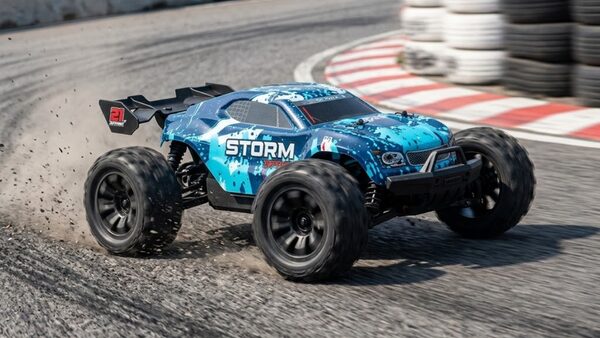 Truggy RC Kinetic-X 3S Storm vert tarmac asphalte motion blur