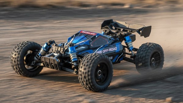 Buggy Hyper-Z 16 fonçant à 70 km/h sur piste de terre poussiéreuse