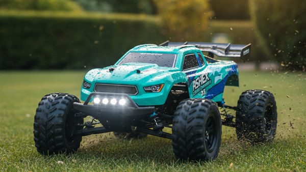Monster Truck Nova-X 16 Bleu turquoise jardin pelouse golden hour LED