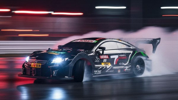 Mercedes-AMG C 63 DTM RC drift Noir circuit nuit néons rouge fumée