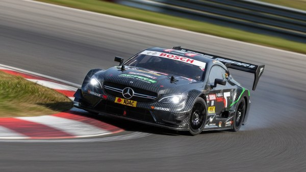 Mercedes-AMG C 63 DTM Noir courbe circuit vibreurs rouge blanc apex