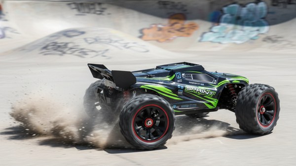Truggy 9522 PRO vert skatepark accélération béton motion blur