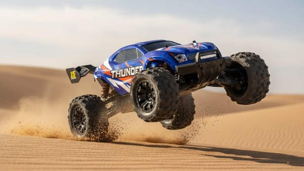 Truggy RC Kinetic-X 3S Thunder bleu saut désert dune airtime